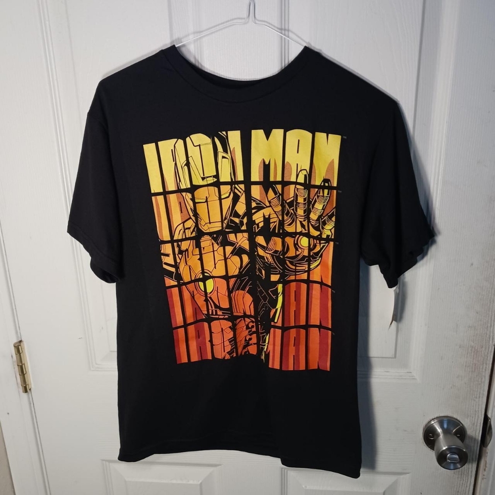 Large, Iron Man Graphic T-shirt